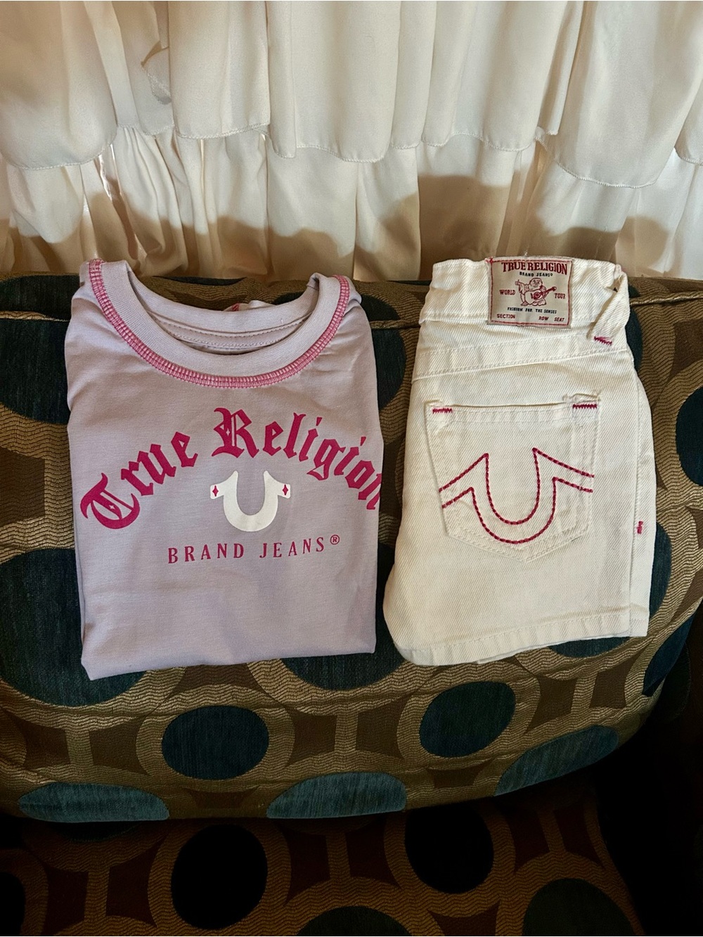 True Religion Lavender Tee and White Shorts Set with Pink Logo size m 5/6 girls
